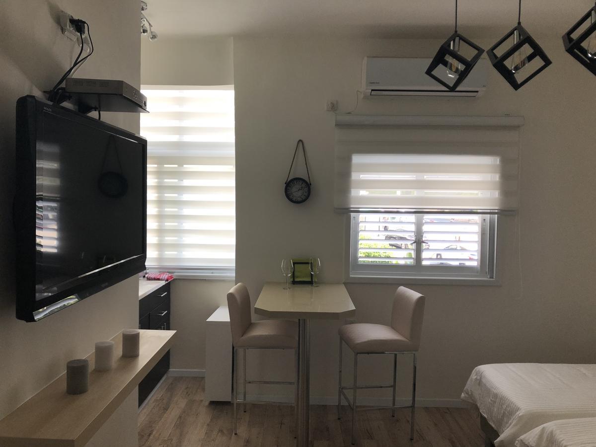 Studio Apartment In Bat-Yam Бат-Ям Экстерьер фото